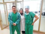 справа-зам.заведующего нейрохирургией--ЛИ ЦИСУН , слева - лечащий доктор русских пациентов ЧЖОУ ФЭНГАН